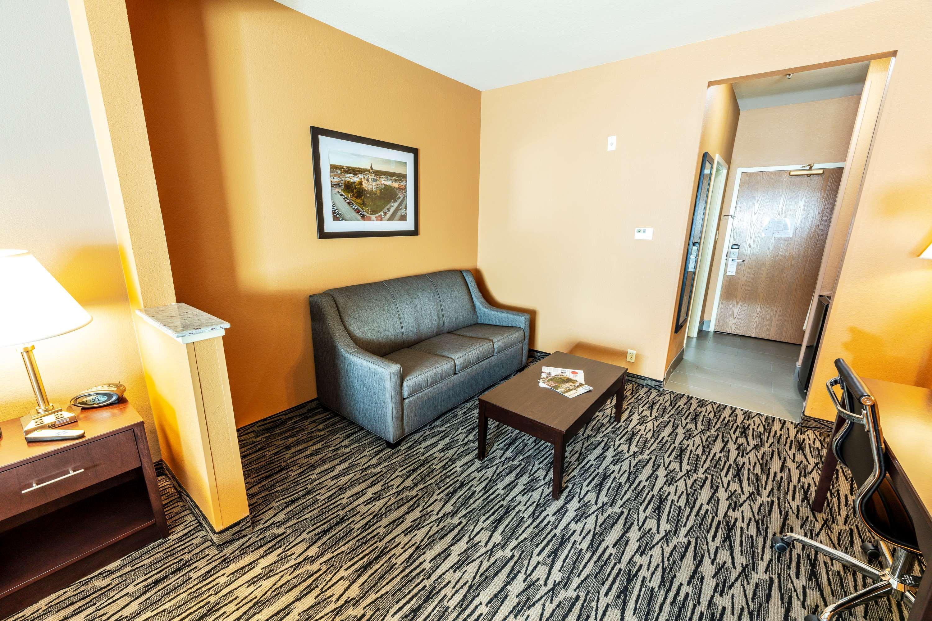 Best Western Plus Denton Inn & Suites Exterior photo