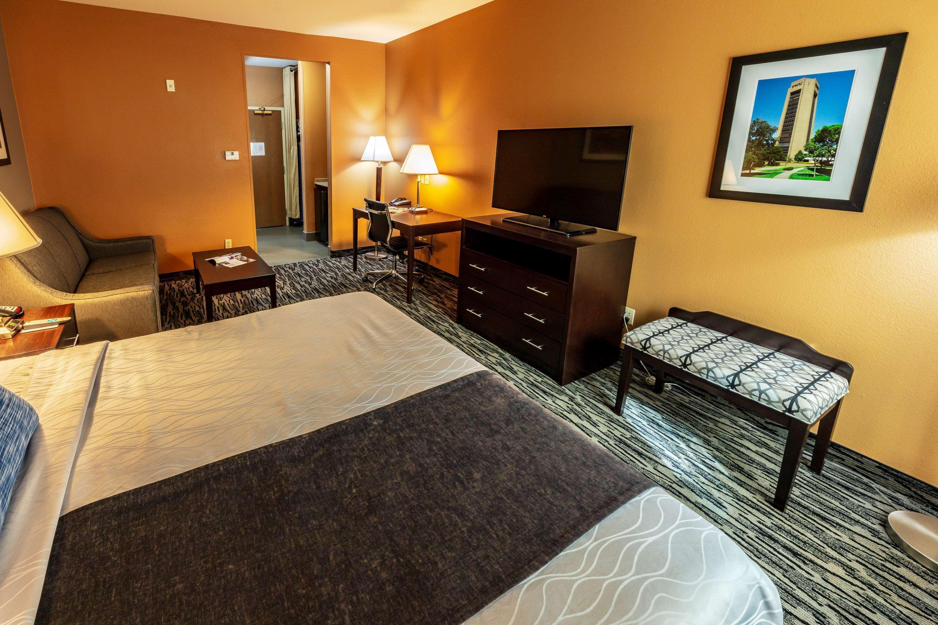 Best Western Plus Denton Inn & Suites Exterior photo