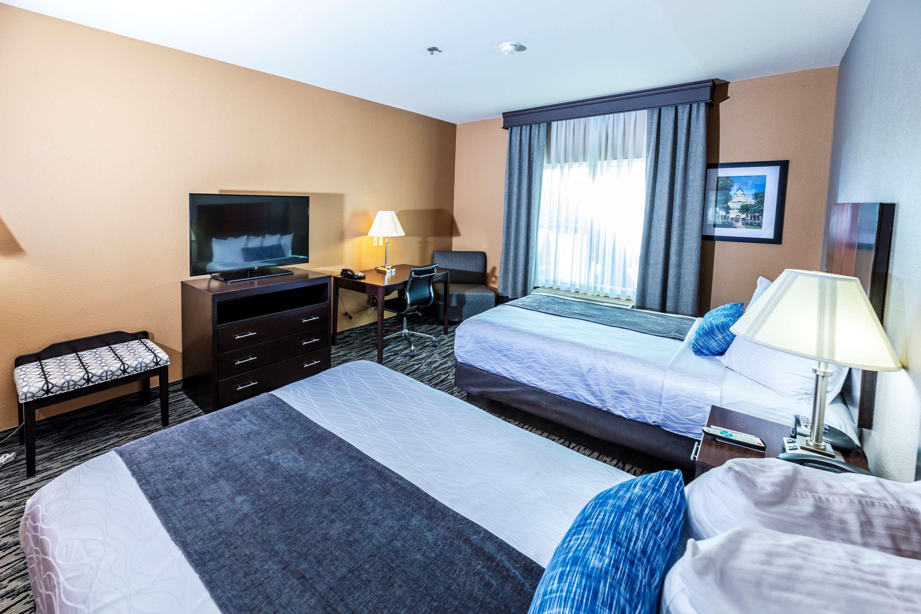Best Western Plus Denton Inn & Suites Exterior photo