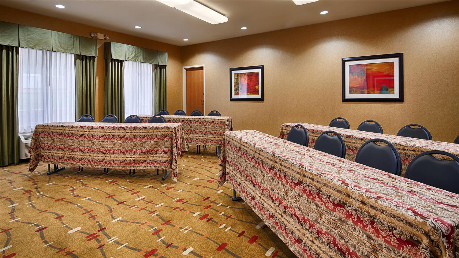 Best Western Plus Denton Inn & Suites Exterior photo