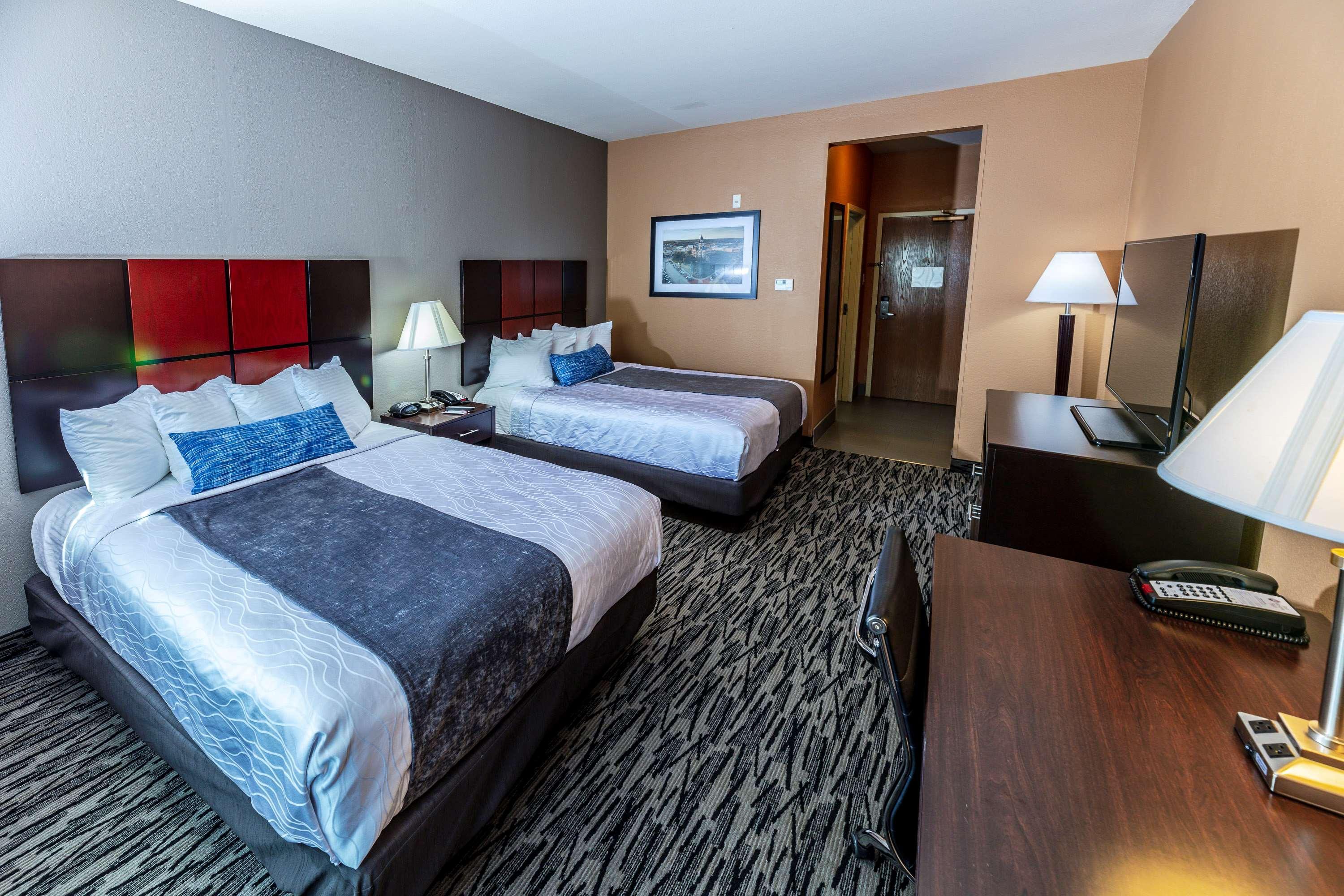 Best Western Plus Denton Inn & Suites Exterior photo