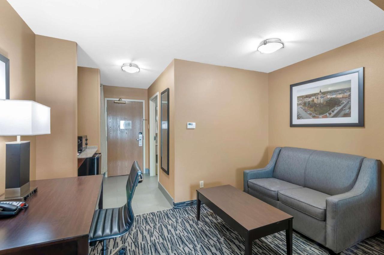 Best Western Plus Denton Inn & Suites Exterior photo